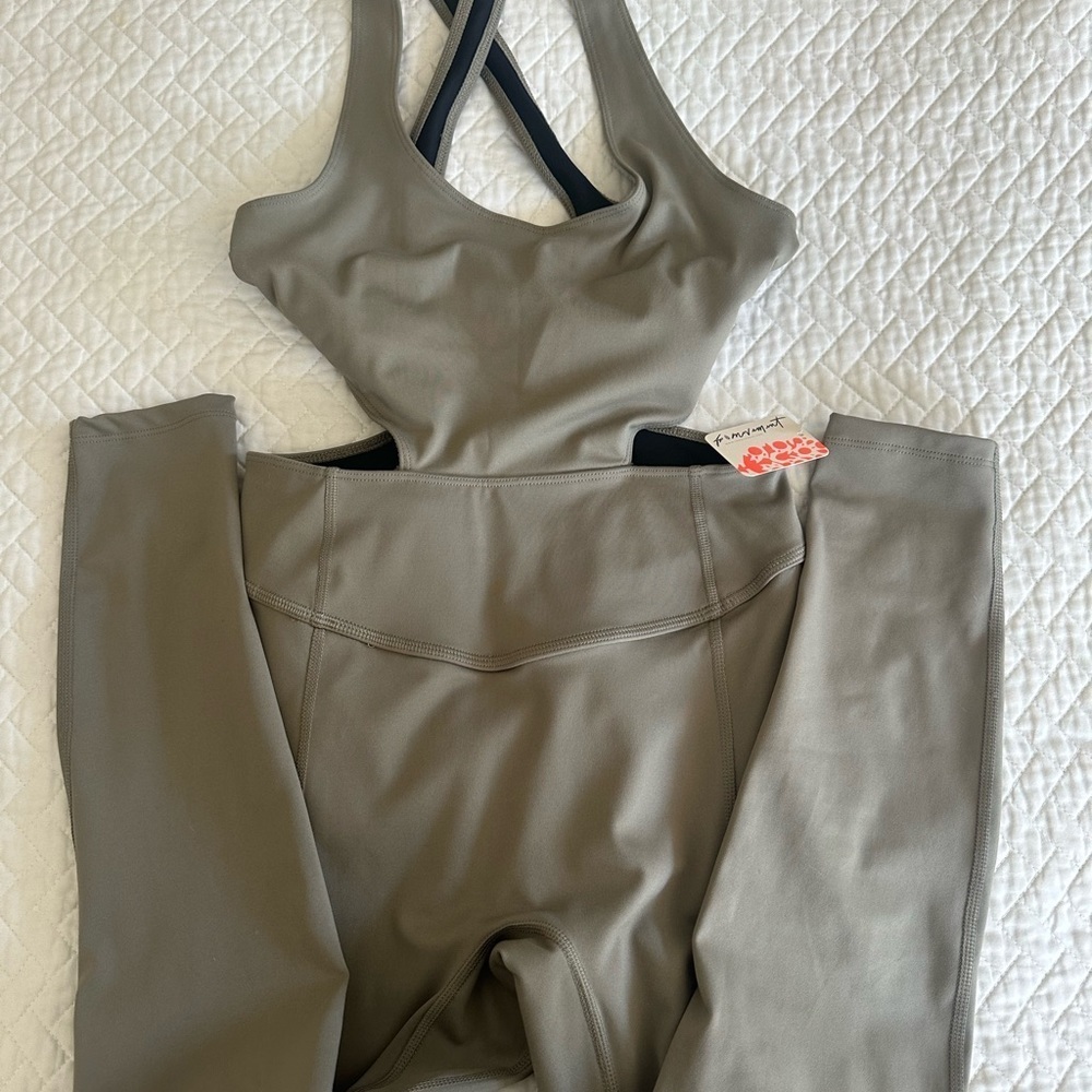 Free People Movement Back it Up- Romper Sage Beige NWT Size XS - Picture 7 of 10